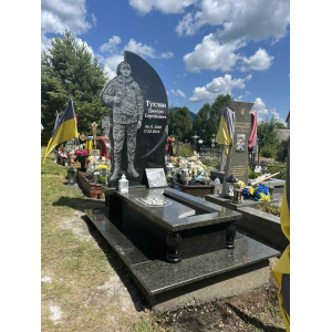 Памятник военному в полный рост